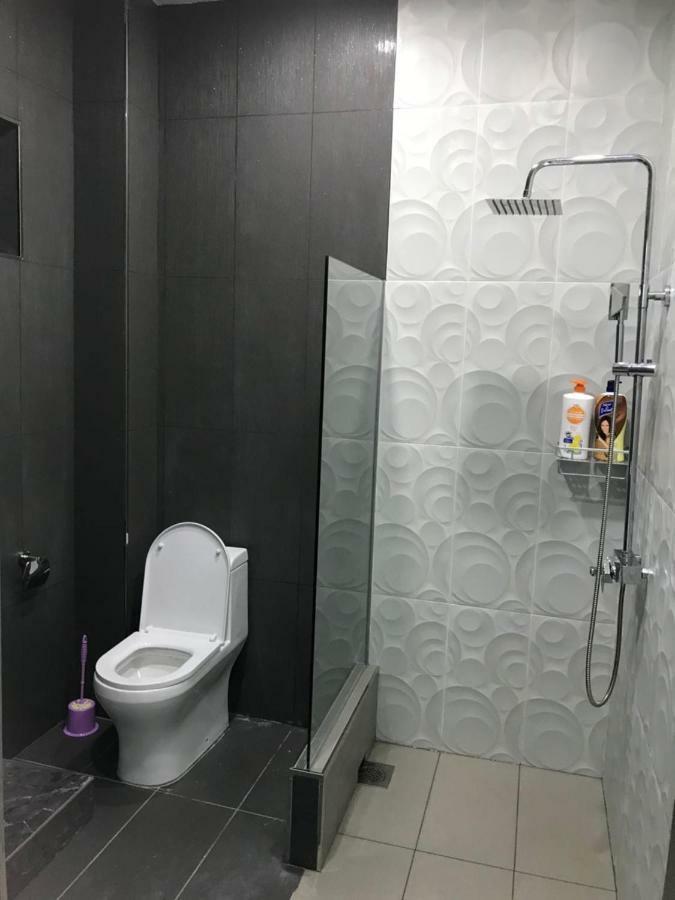 Homestay Stardow~星窗名宿~ Johor Bahru Esterno foto