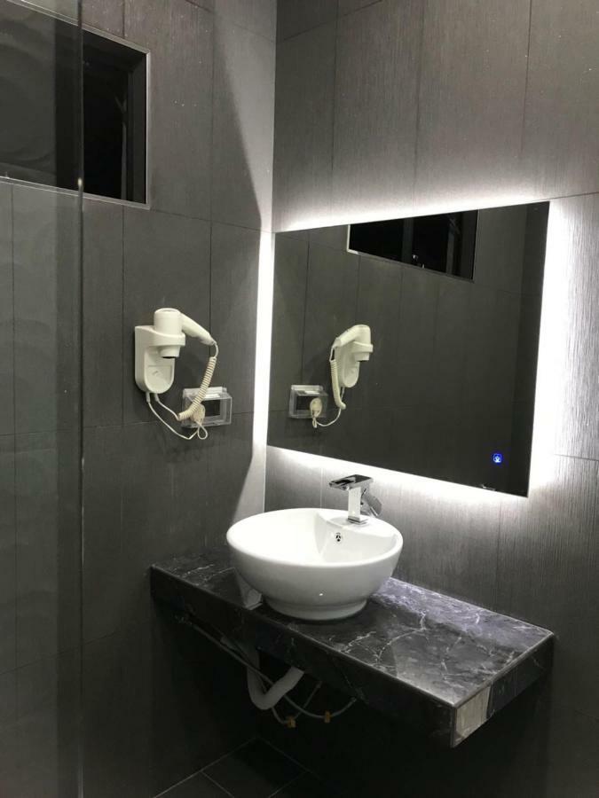 Homestay Stardow~星窗名宿~ Johor Bahru Esterno foto