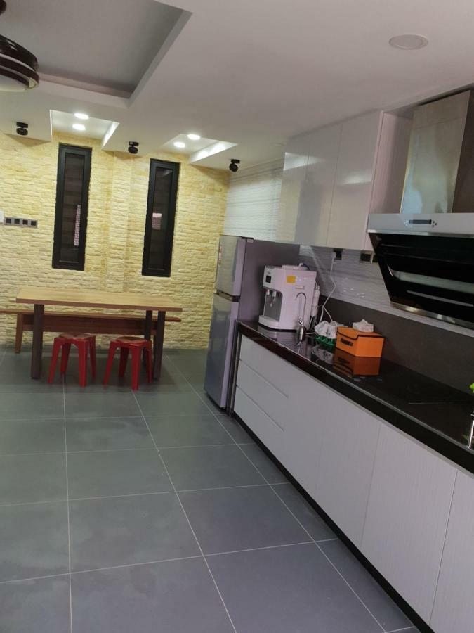 Homestay Stardow~星窗名宿~ Johor Bahru Esterno foto