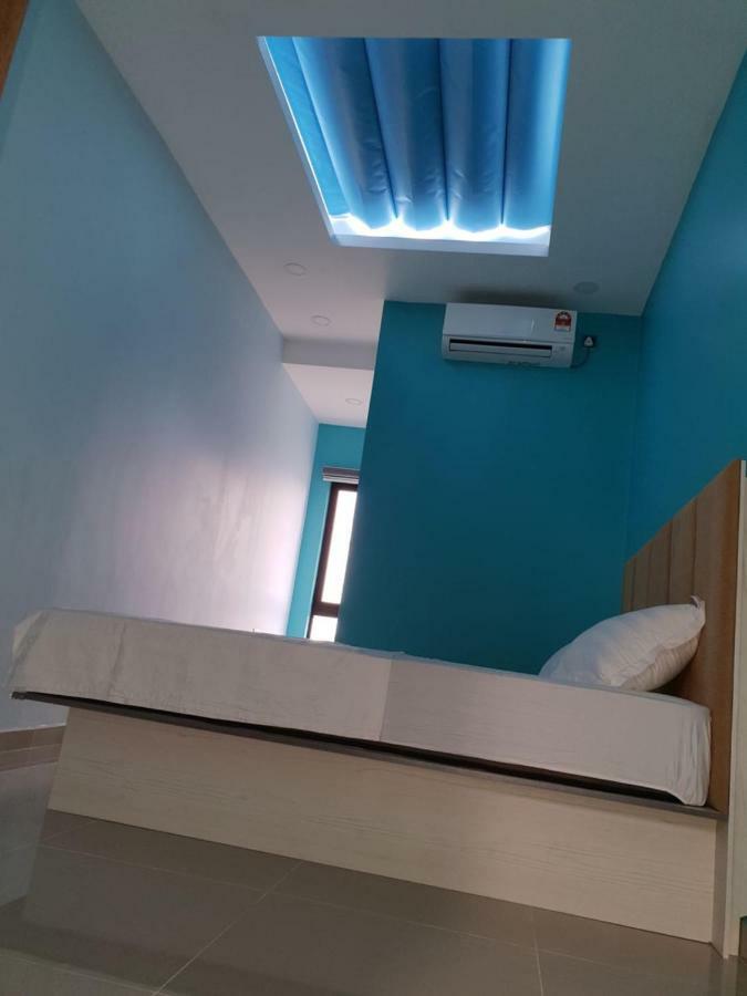 Homestay Stardow~星窗名宿~ Johor Bahru Esterno foto