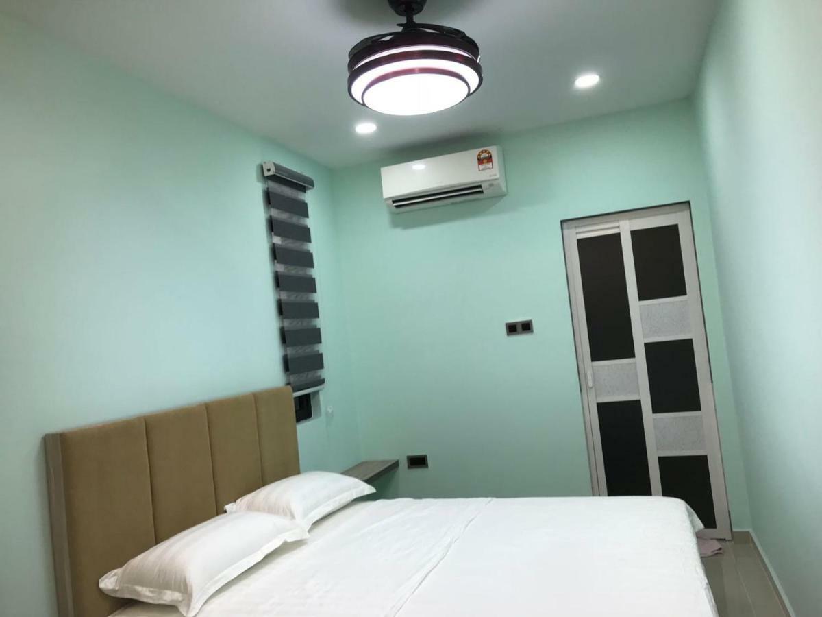 Homestay Stardow~星窗名宿~ Johor Bahru Esterno foto